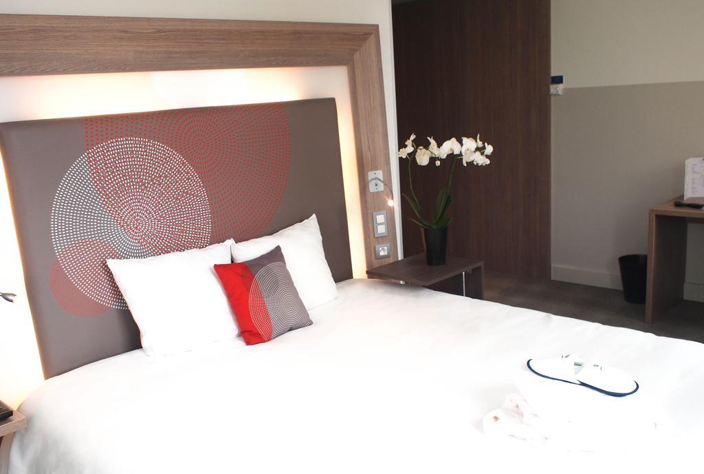 Two adjacents rooms
